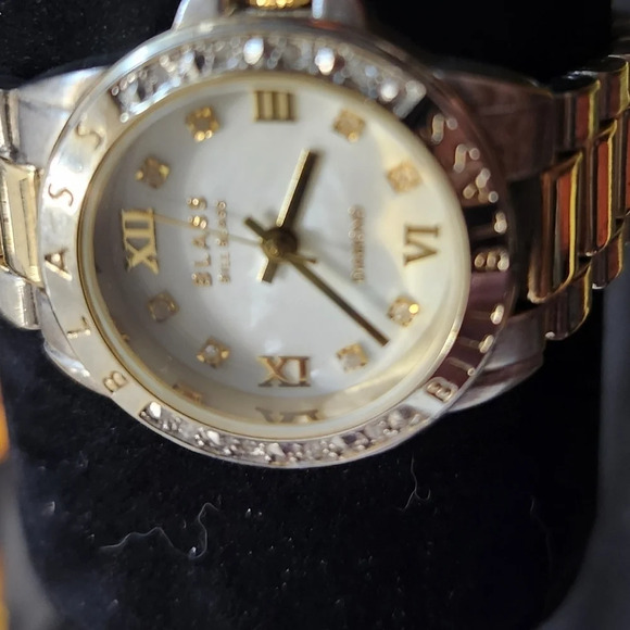 Vintage Bill Blass Womens Diamond and mother of pearl watch - Picture 7 of 11